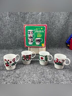 New Open Box Set of 4 Vintage Christmas Festive Stacking Trimont Ware Mugs Japan